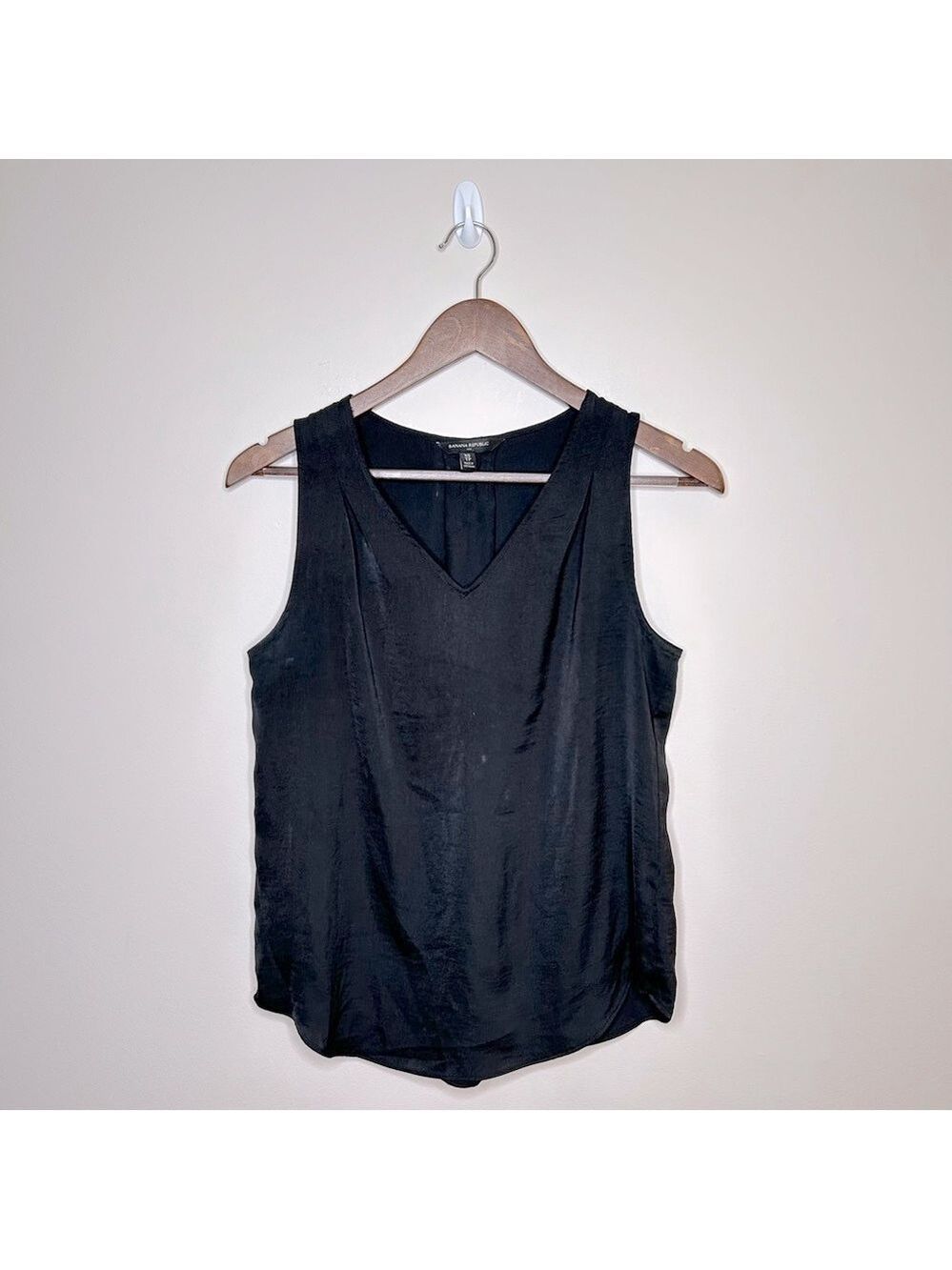Banana Republic Black V Neck Sleeveless Blouse Relaxed Fit XS